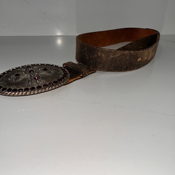 Distressed leather belt with gem buckle. - Picture 8 of 10